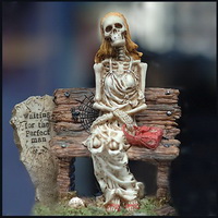 Скелет сидит на лавочке - последствие употребления наркотиков смерть