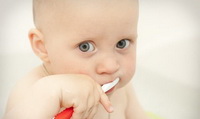Уход за зубами - профилактика от бутылочного кариеса у ребенка